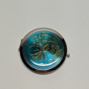 Compact Butterfly Mirror
